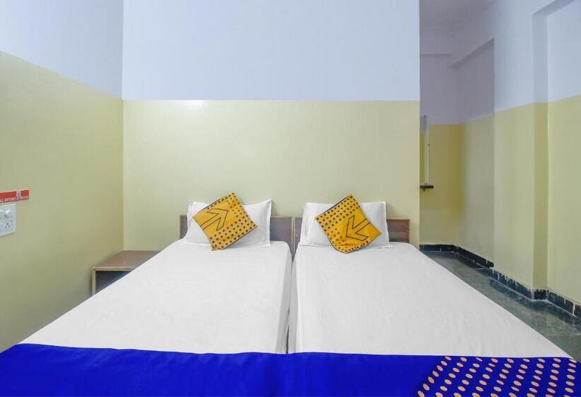 호텔 Spot On Mohit Gokul Lodge New Room S Near Snow World