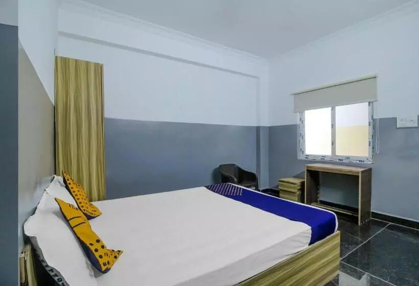 هتل Spot On Mohit Gokul Lodge New Room S Near Snow World