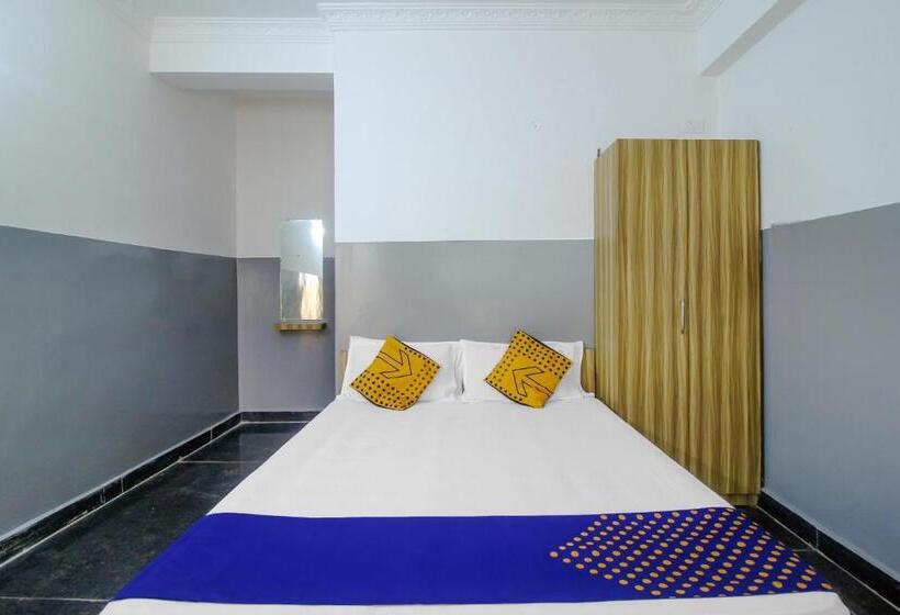 호텔 Spot On Mohit Gokul Lodge New Room S Near Snow World