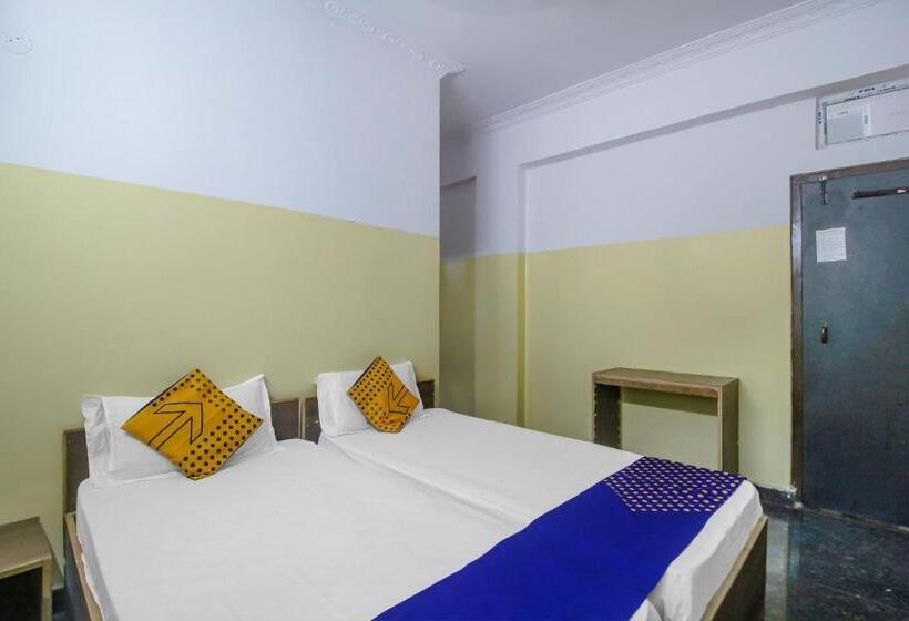 호텔 Spot On Mohit Gokul Lodge New Room S Near Snow World