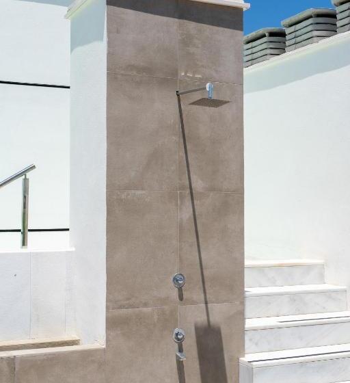 Limehome Sevilla Calle Torcuato Luca De Tena Digital Access