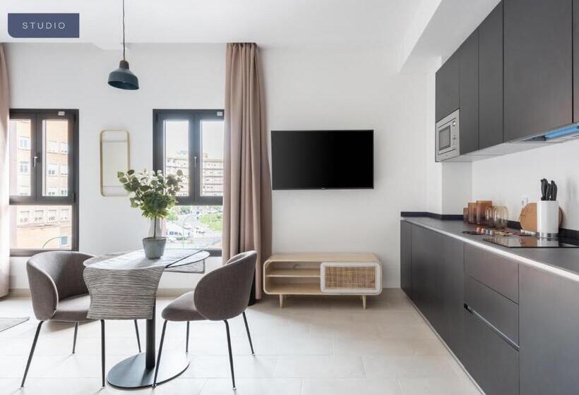 Limehome Sevilla Calle Torcuato Luca De Tena Digital Access