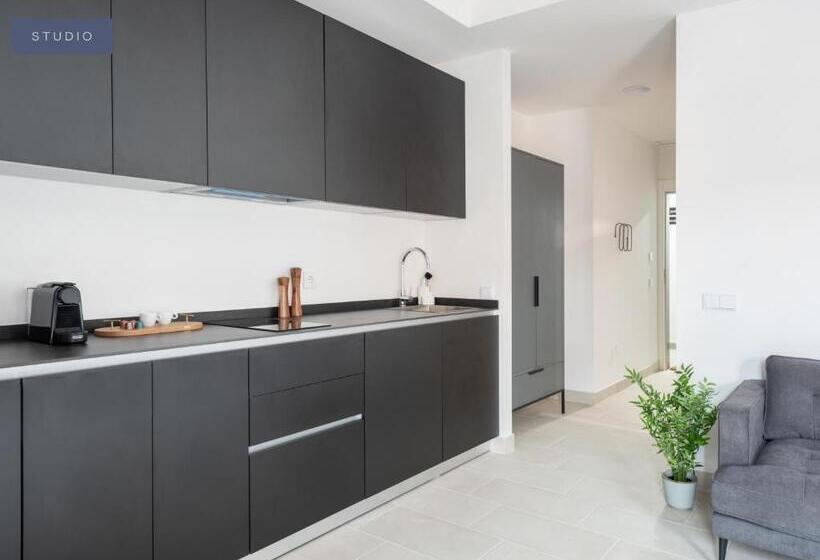 Limehome Sevilla Calle Torcuato Luca De Tena Digital Access