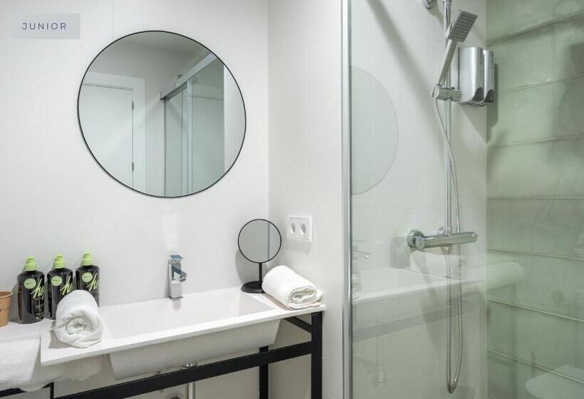 Limehome Sevilla Calle Torcuato Luca De Tena Digital Access