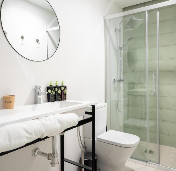 Limehome Sevilla Calle Torcuato Luca De Tena Digital Access