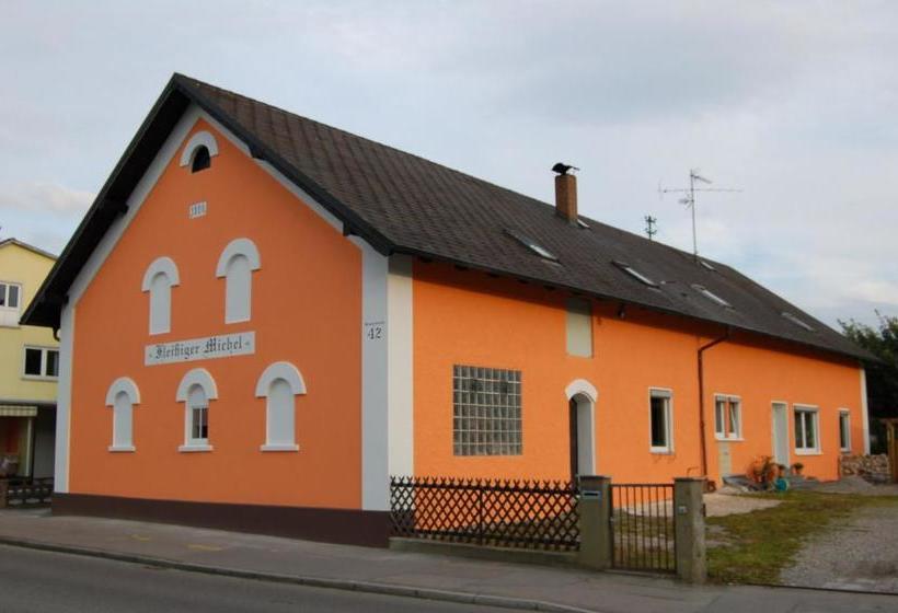 Nesthocker Café Snackbar Pension Bauwagencamp