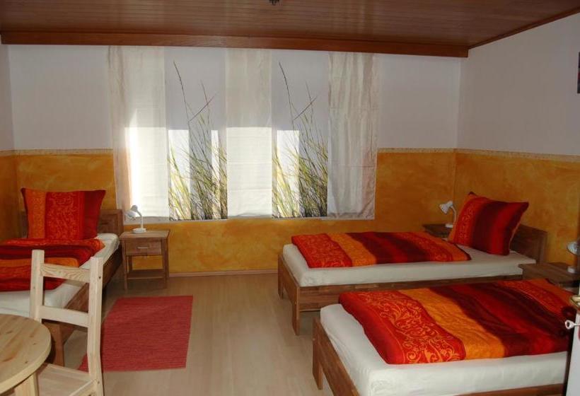 Nesthocker Café Snackbar Pension Bauwagencamp