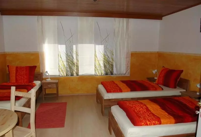 Nesthocker Café Snackbar Pension Bauwagencamp