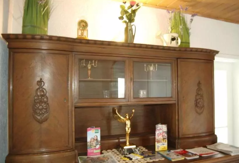 Nesthocker Café Snackbar Pension Bauwagencamp