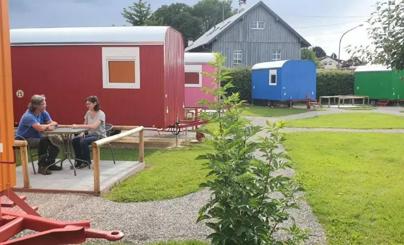 Nesthocker Café Snackbar Pension Bauwagencamp