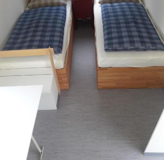 Nesthocker Café Snackbar Pension Bauwagencamp