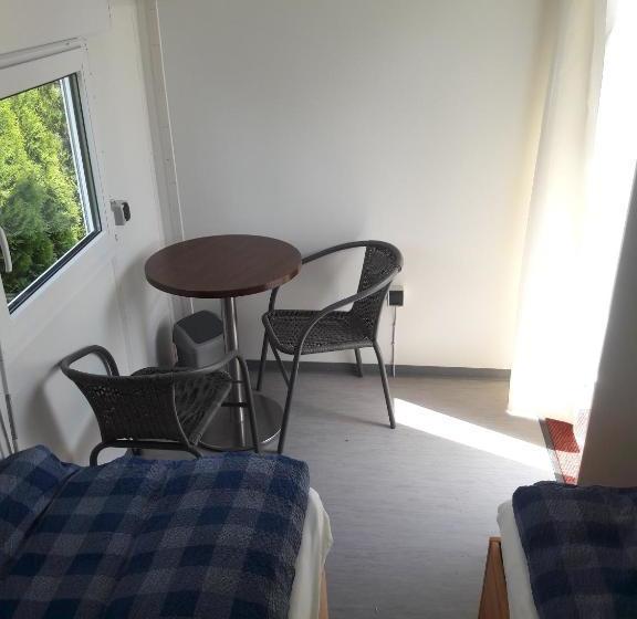 Nesthocker Café Snackbar Pension Bauwagencamp