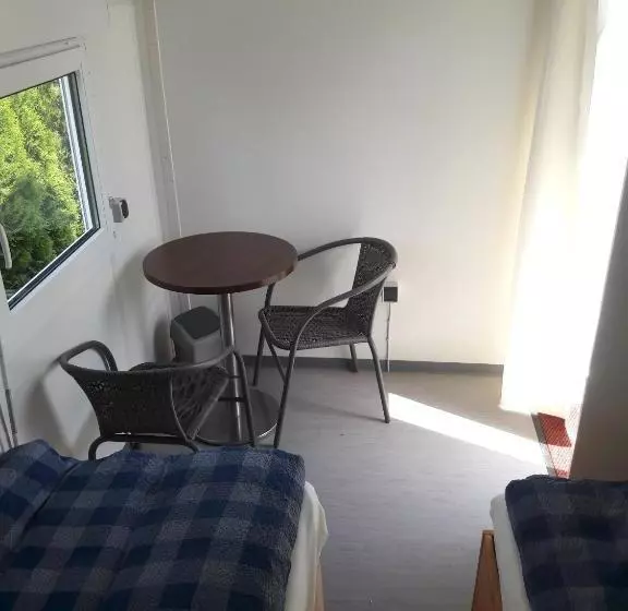 Nesthocker Café Snackbar Pension Bauwagencamp