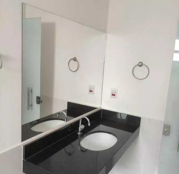 Majatalo Hospedagem Casa Branca Localizada Em Um Bairro Nobre De Capitólio, Escarpas Do Lago