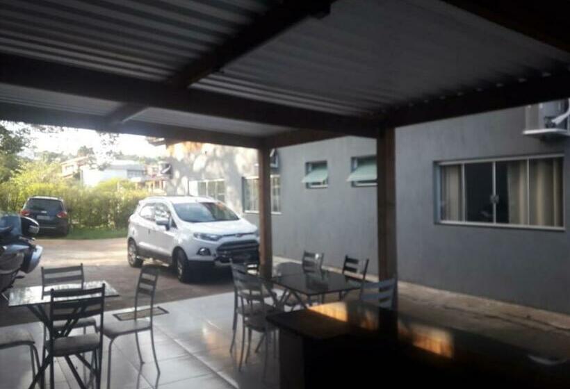 Pensjonat Hospedagem Casa Branca Localizada Em Um Bairro Nobre De Capitólio, Escarpas Do Lago