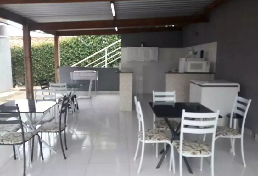 Majatalo Hospedagem Casa Branca Localizada Em Um Bairro Nobre De Capitólio, Escarpas Do Lago