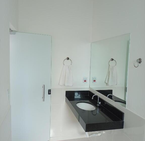 Pensjonat Hospedagem Casa Branca Localizada Em Um Bairro Nobre De Capitólio, Escarpas Do Lago