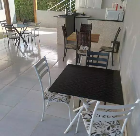 Majatalo Hospedagem Casa Branca Localizada Em Um Bairro Nobre De Capitólio, Escarpas Do Lago