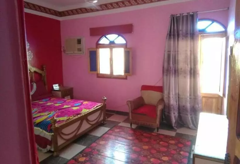 پانسیون Labib Guest House