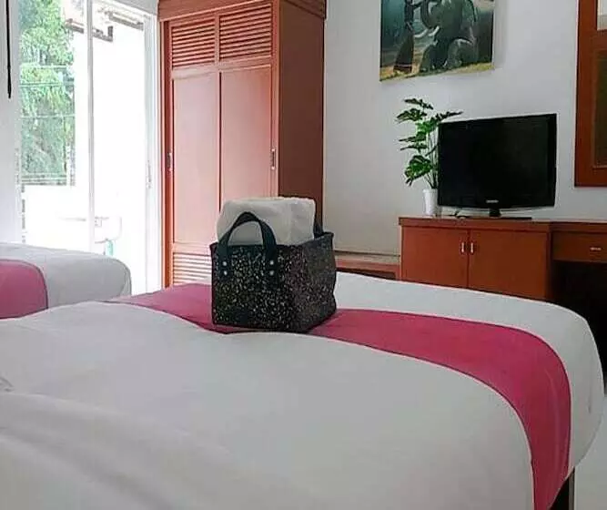 Retkeilymaja Aromdee At Naithon Beach