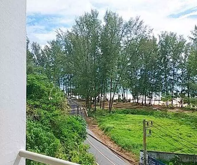 Retkeilymaja Aromdee At Naithon Beach