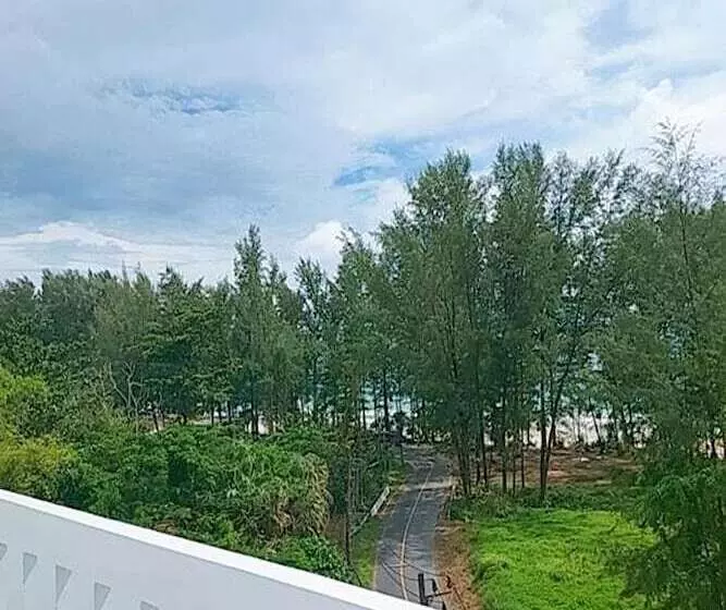 Retkeilymaja Aromdee At Naithon Beach