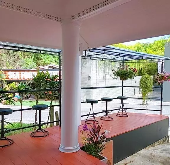 Retkeilymaja Aromdee At Naithon Beach