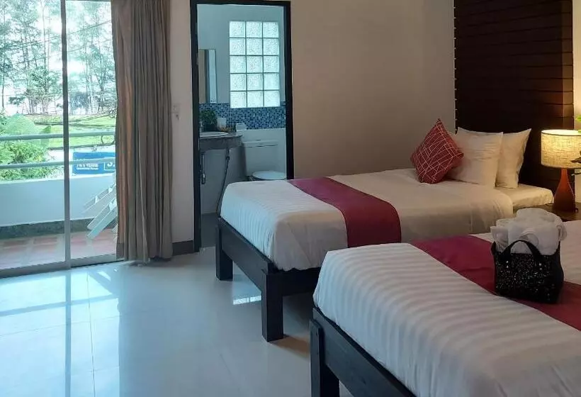 Retkeilymaja Aromdee At Naithon Beach