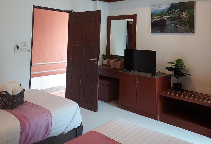 ユースホステル Aromdee At Naithon Beach