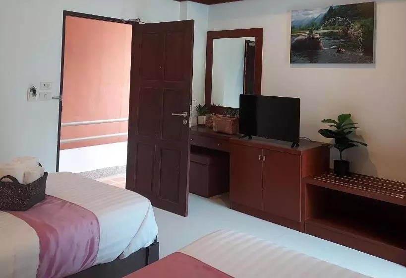 Retkeilymaja Aromdee At Naithon Beach