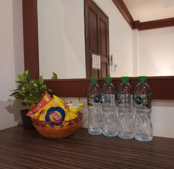 Retkeilymaja Aromdee At Naithon Beach