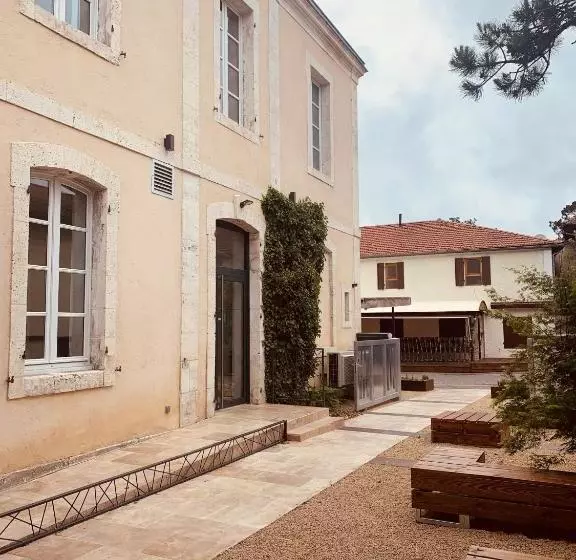 Hotelli Chez Flo