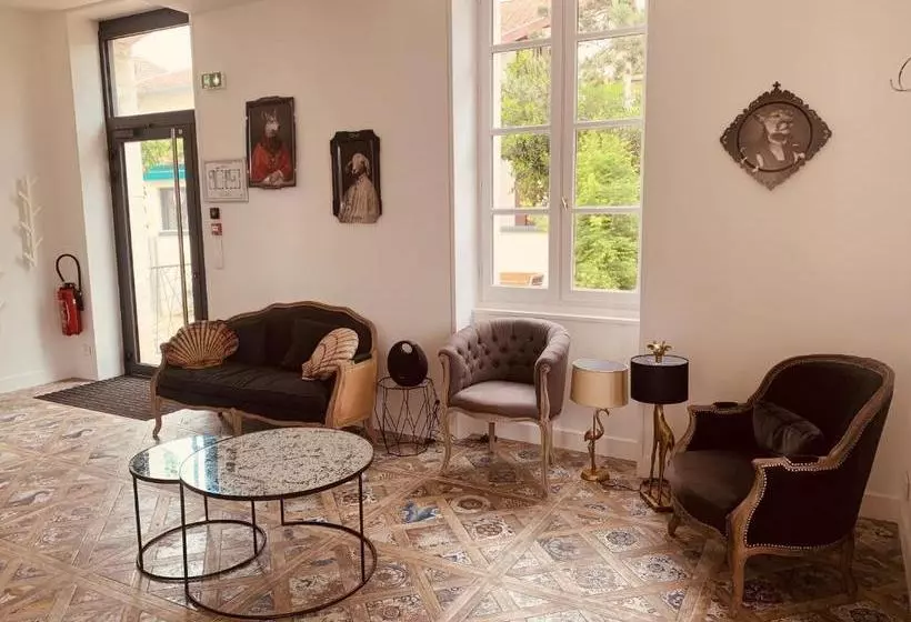 Hotelli Chez Flo