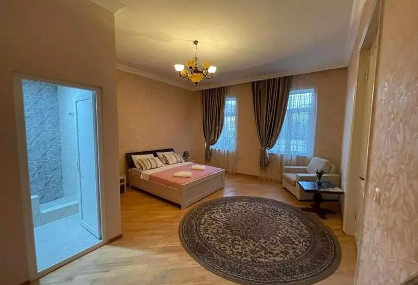 پانسیون Sisi Guest House