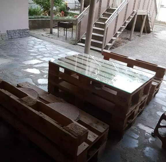 پانسیون Sisi Guest House