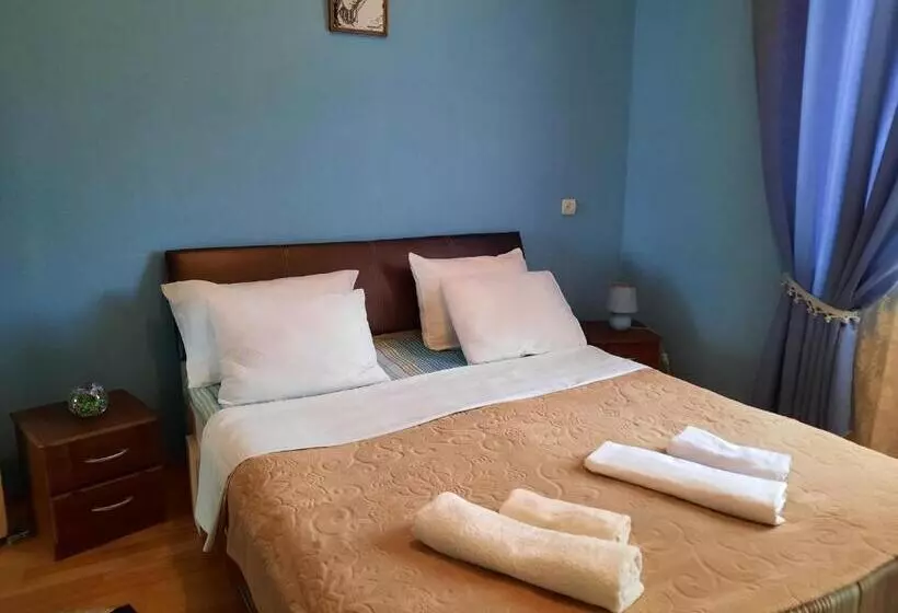 پانسیون Sisi Guest House