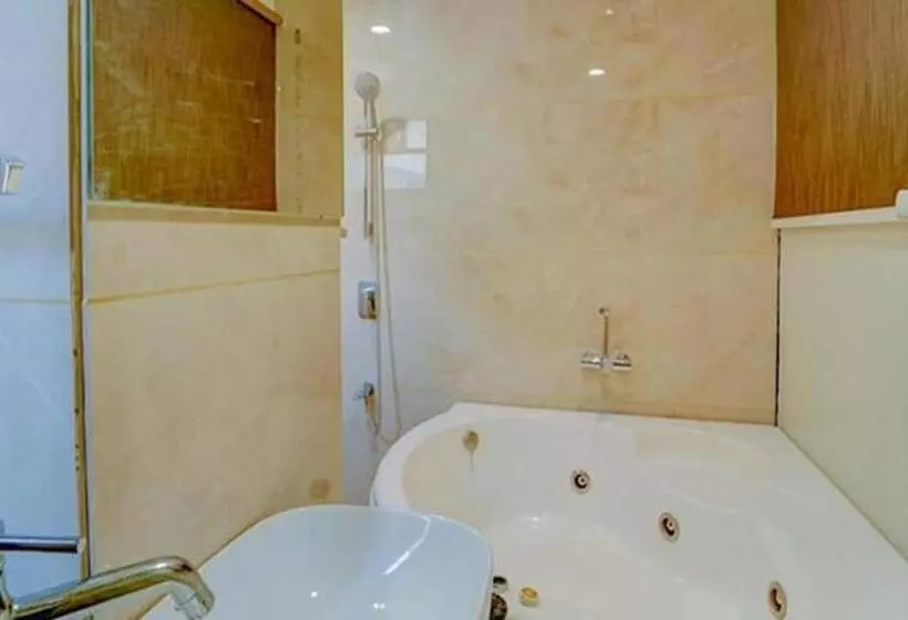 Fabhotel Prime Raajpath