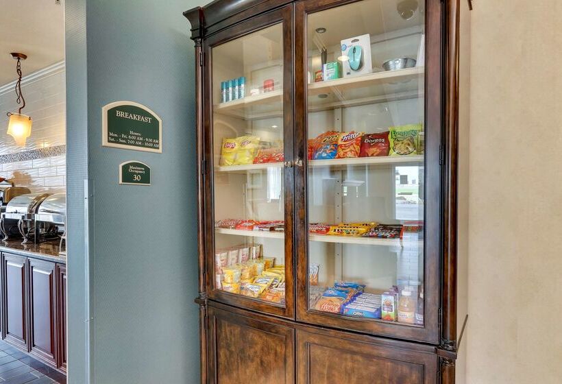 Отель Comfort Inn & Suites