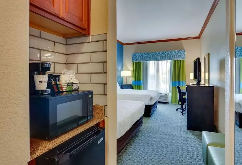 酒店 Comfort Inn & Suites