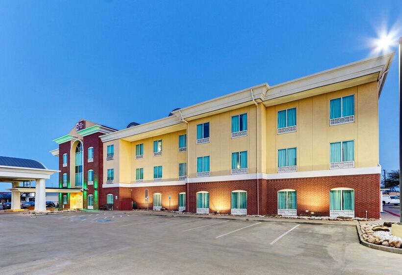 Отель Comfort Inn & Suites