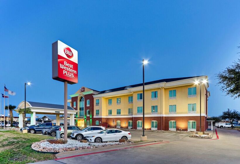 Отель Comfort Inn & Suites