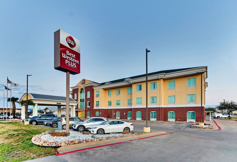 Отель Comfort Inn & Suites