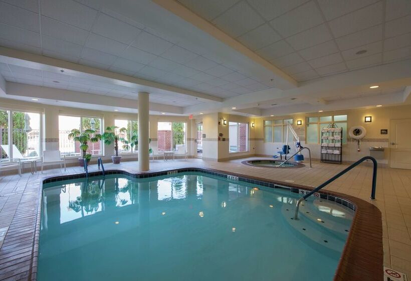 בית מלון כפרי Hilton Garden Inn Tupelo