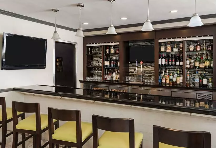 酒店 Hilton Garden Inn Westbury