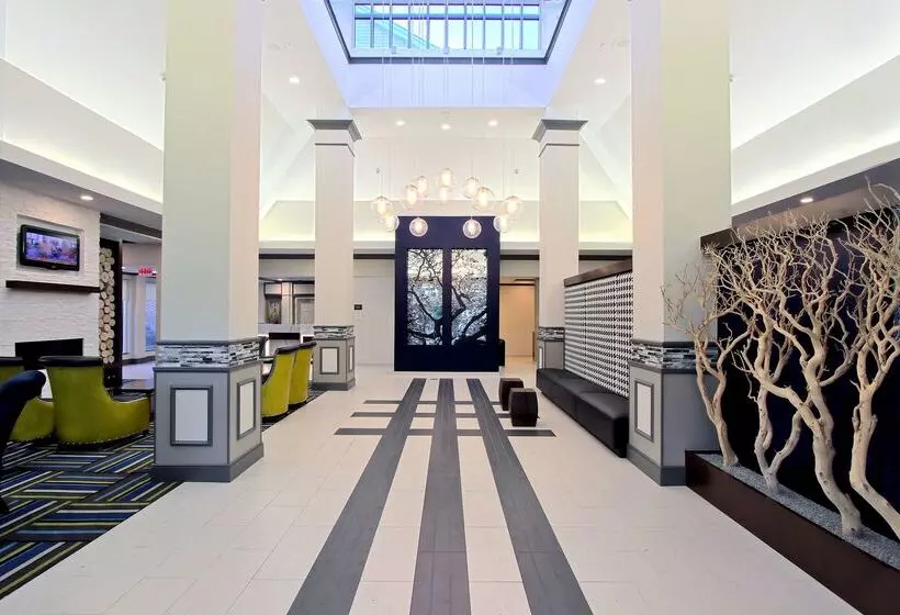 酒店 Hilton Garden Inn Westbury