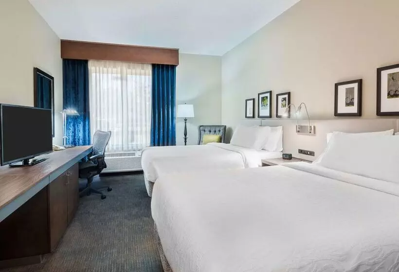 酒店 Hilton Garden Inn Westbury