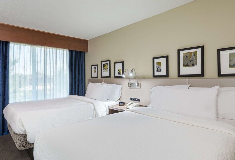ホテル Hilton Garden Inn Westbury