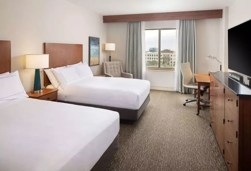 호텔 Hilton St. Petersburg Carillon Park