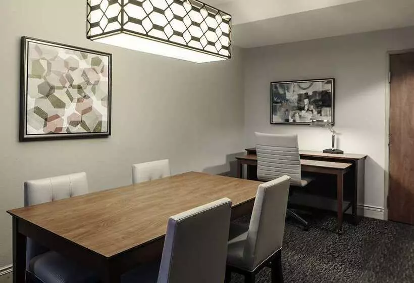 호텔 Hilton St. Petersburg Carillon Park