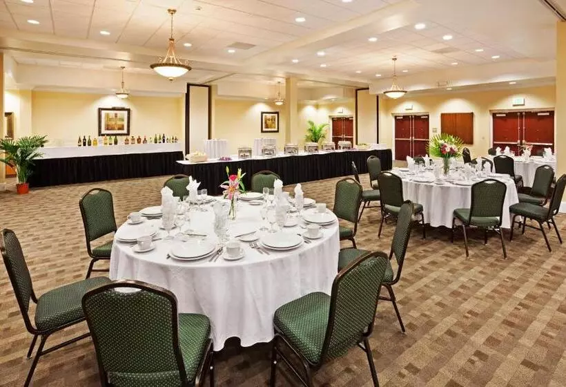 Holiday Inn Hotel & Suites Beaufort At Highway 21, An Ihg